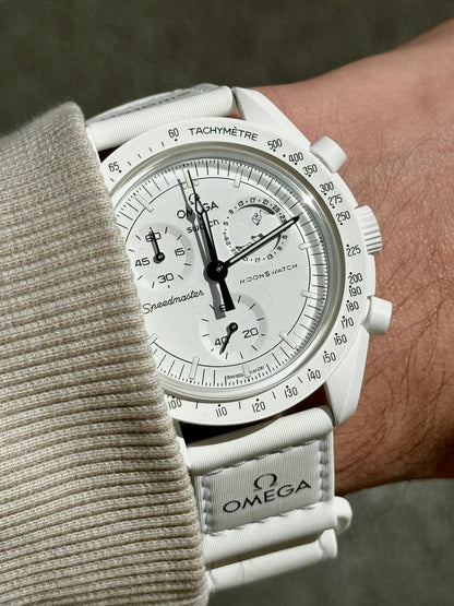 Swatch x Omega x Snoopy - Mission to the Moonphase - SO33W700